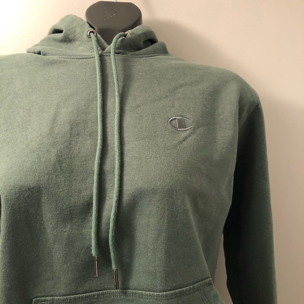 - Champion hoodie💛💛